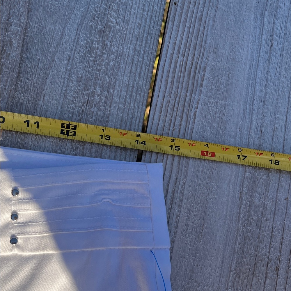 JM Collection White Capris - Picture 5 of 7